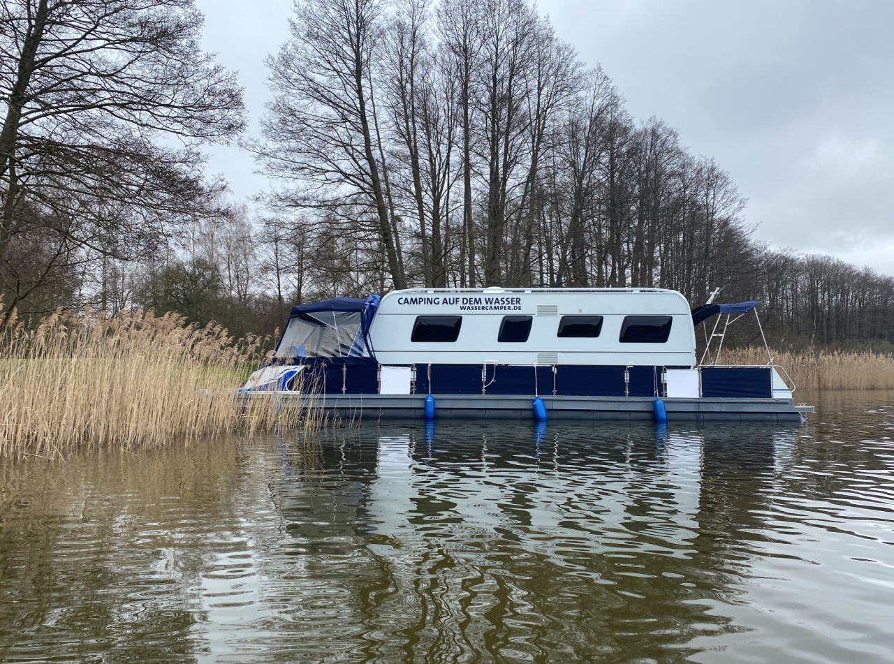 Camping auf dem Wasser - Tralowsee