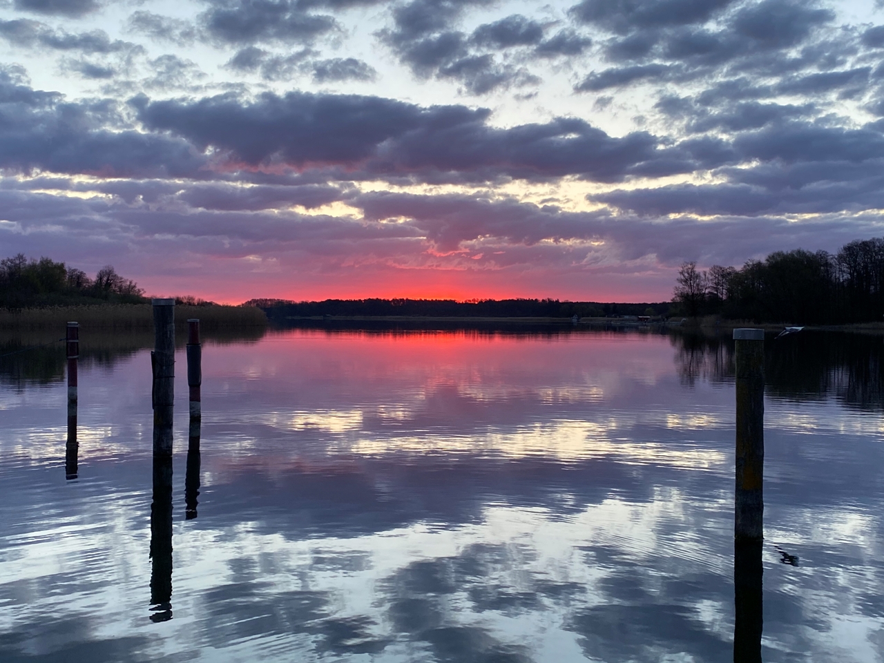 Sonnenaufgang über dem Yachthafen am Jabeler See