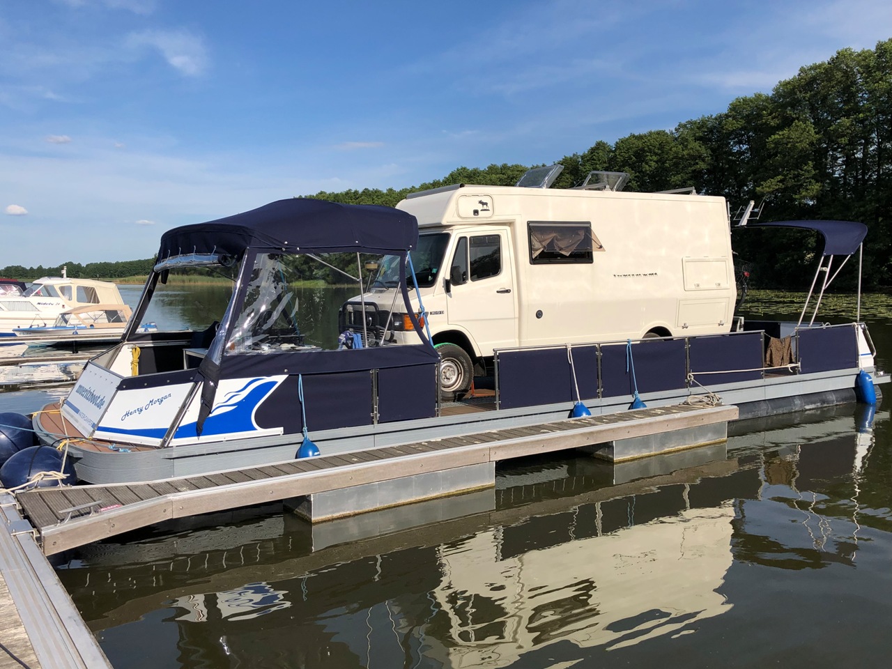 Variowohnmobil auf dem Wasser